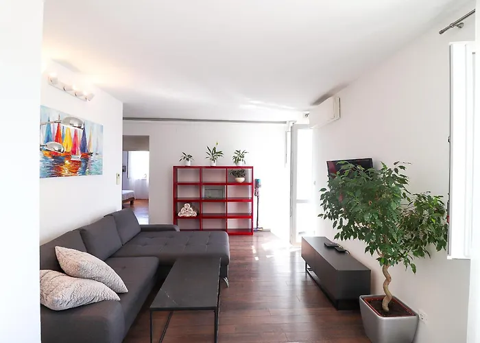 Center Sunset Penthouse Split