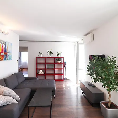 Center Sunset Penthouse Split
