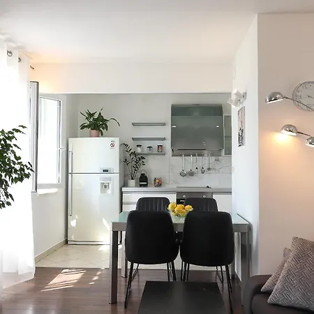 Center Sunset Penthouse Daire